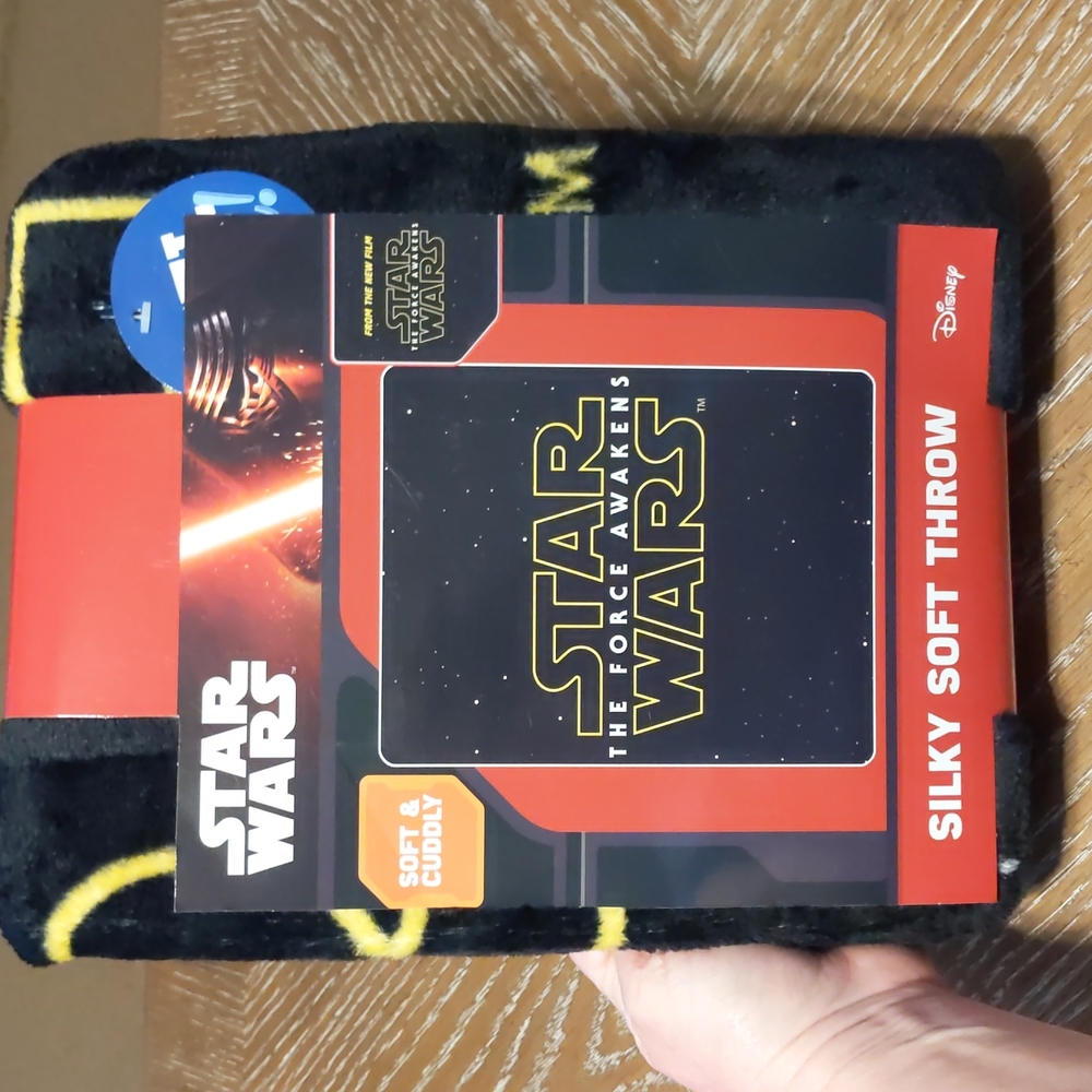 NWT Disney Star Wars The Force Awakens silky soft throw Sz 40"x50"